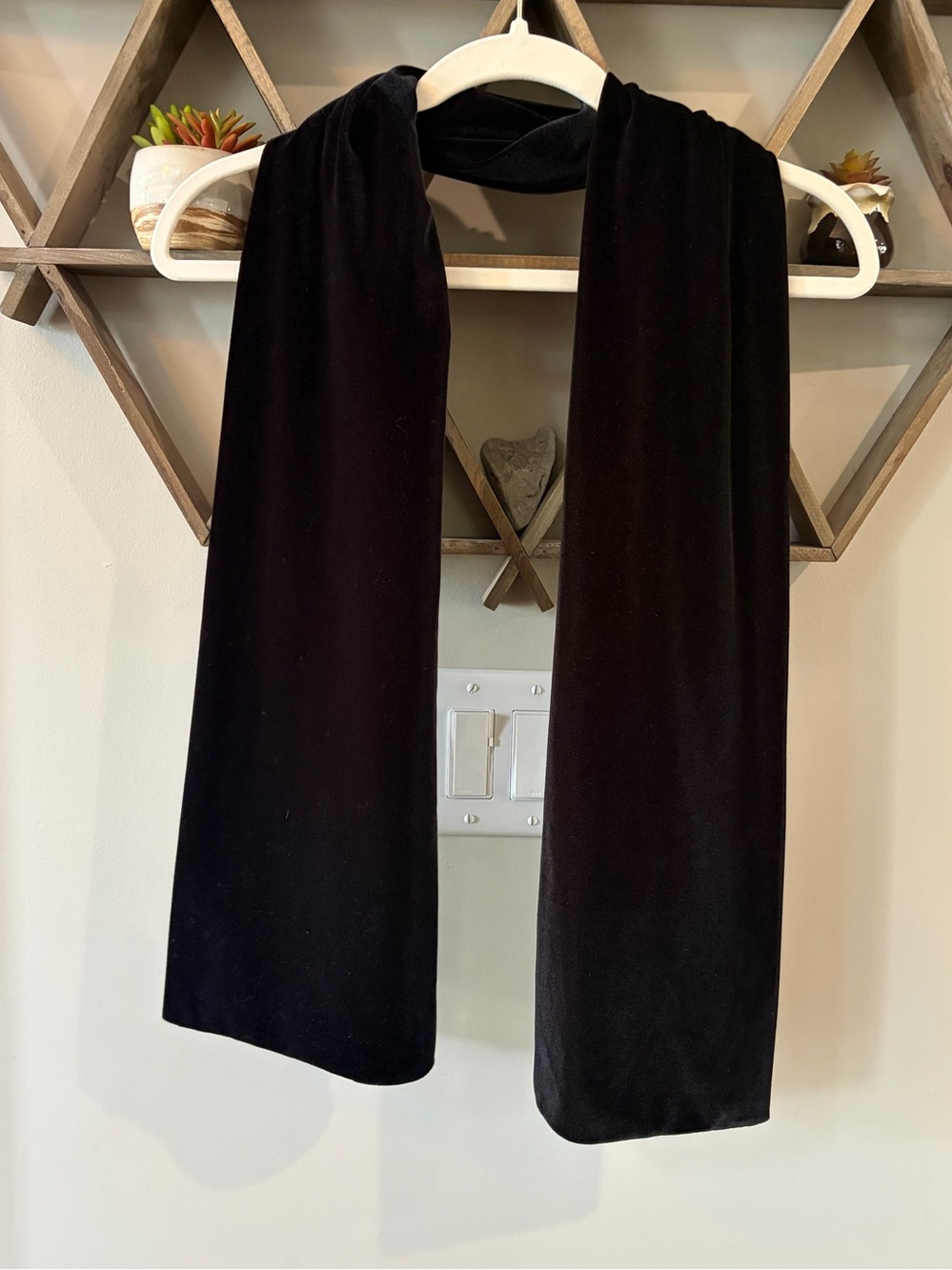 Kenneth Cole Black Velvet Scarf. One size.